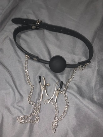  Ball gag/nipple clamps