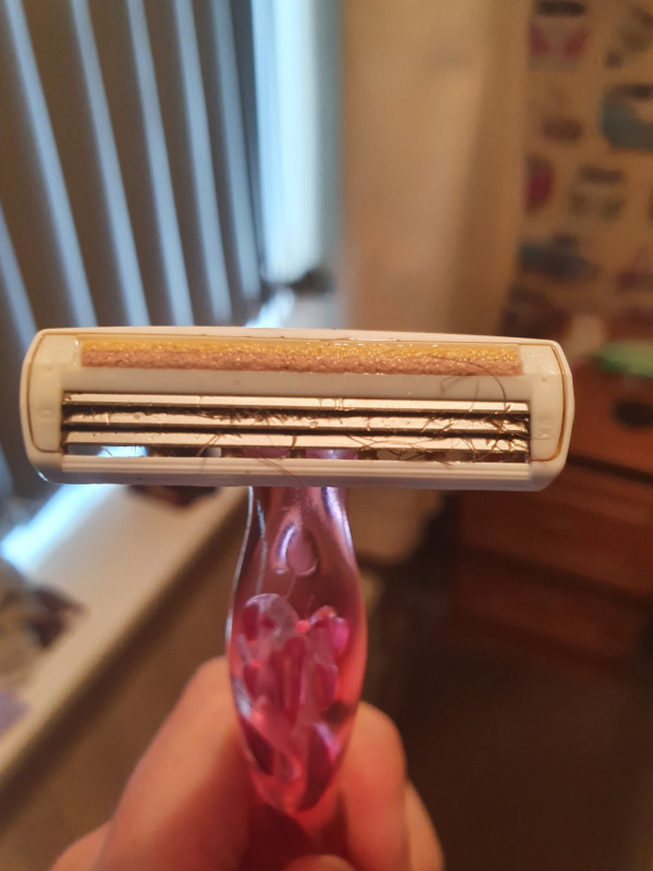 Used razor with my pubes on it ? ?